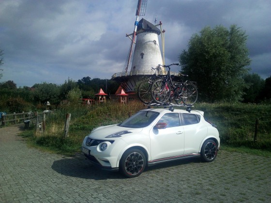 Nismo RS mit Fahrrädern in Holland