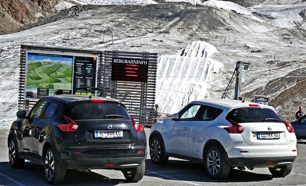 Wie kommt dieses häßliche Auto neben meinen schönen weißen Juke