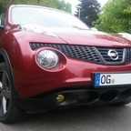 Nissan Juke red-white